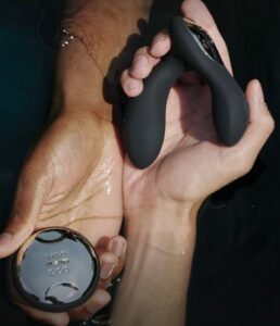 Lelo Hugo in men's hands